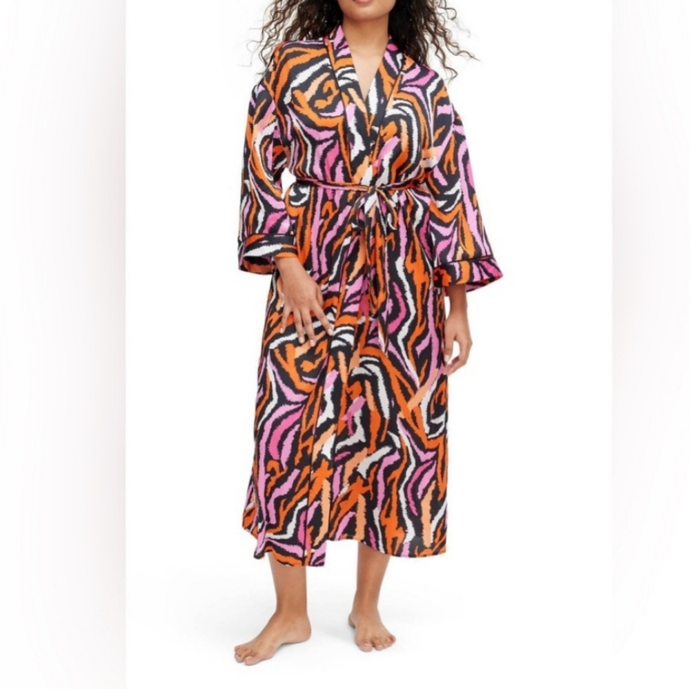 NWT DVF Target Diane Von Furstenberg Zebra Satin Robe Size XXS